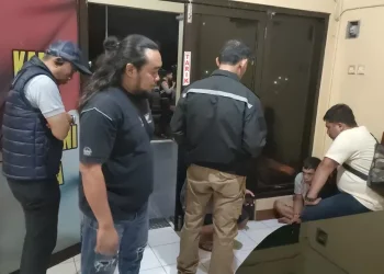 Seorang pria di Jepara tertangkap basah mencuri uang di praktek dokter saat memeriksakan anaknya yang sakit. (dok. istimewa)