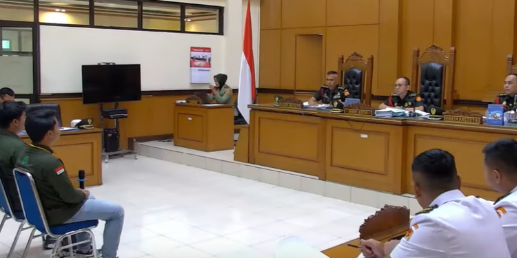 Sidang kasus penembakan bos rental mobil, Ilyas Abdurrahman, kembali digelar di Pengadilan Militer II-08. (dok. Kompas TV)