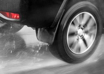 Ilustrasi aquaplaning (dok. istimewa)