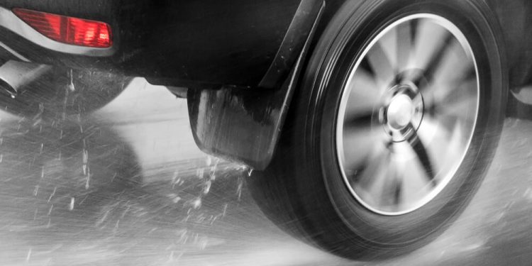 Ilustrasi aquaplaning (dok. istimewa)