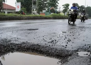 Ilustrasi jalan berlubang di Semarang (dok. istimewa)