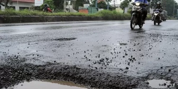 Ilustrasi jalan berlubang di Semarang (dok. istimewa)