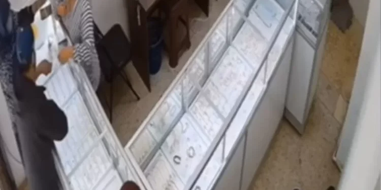 Pencurian dengan modus gendam terjadi di Toko Emas JJ, Semarang. (dok. istimewa)