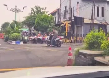 Seorang pria di Probolinggo nekat menabrakkan diri ke KA Probowangi akibat depresi. (dok. istimewa)