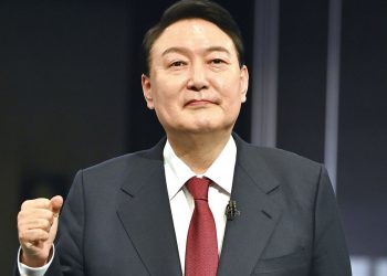 Presiden Korea Selatan Yoon Suk Yeol dibebaskan dari pusat tahanan.(AP PHOTO/JUNG YEON JE)
