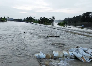 Banjir melanda jalur kereta api di Grobogan Jawa Tengah. (dok. KAI)