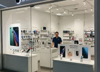 Ilustrasi persewaan iPhone (dok. Gemini AI)