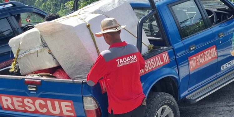 Kementerian Sosial berikan bantuan kepada korban rumah gerak di Brebes, Jawa Tengah (dok. istimewa)