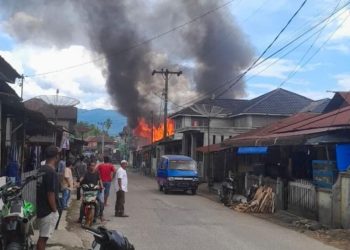 Seorang pemuda 19 tahun di Mandailing Natal nekat membakar rumah ibunya karena tak diberi uang. (dok. istimewa)