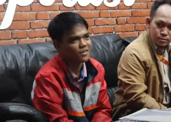 Faiz korban penahanan ijazah oleh perusahaan di Surabaya (dok. Youtube Armuji)
