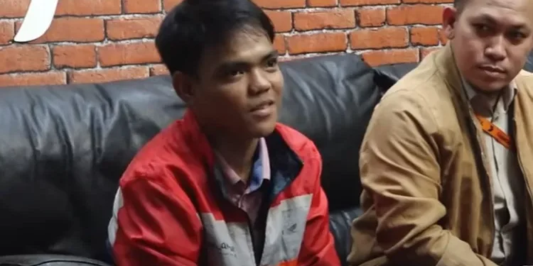Faiz korban penahanan ijazah oleh perusahaan di Surabaya (dok. Youtube Armuji)