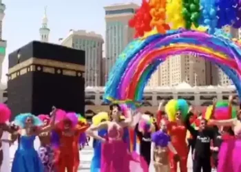 LGBT pelangi di depan Ka'bah (dok. istimewa)