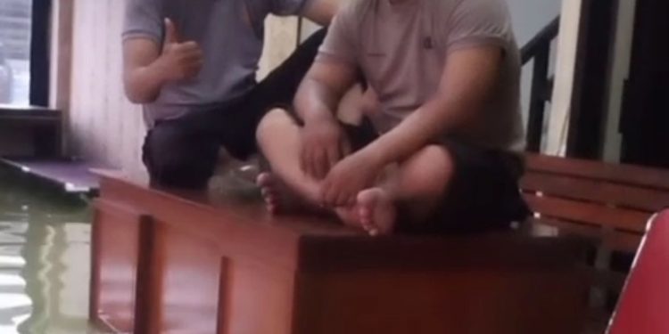 Banjir rob di Polsek Sayung Demak (dok. istimewa)