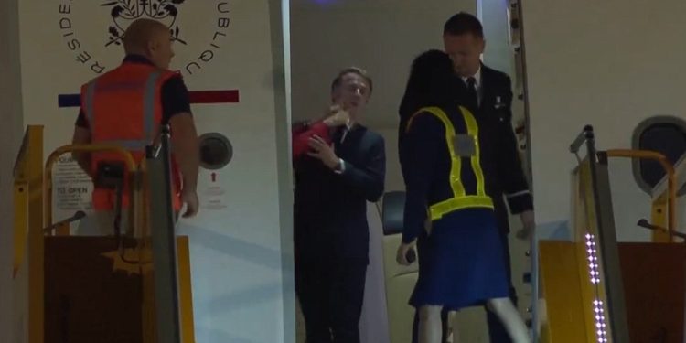 Presiden Prancis Macron Emmanuel ditoyor istrinya (dok. istimewa)