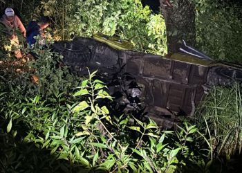 Jeep Bromo yang membawa wisatawan terjatuh ke jurang (dok. istimewa)