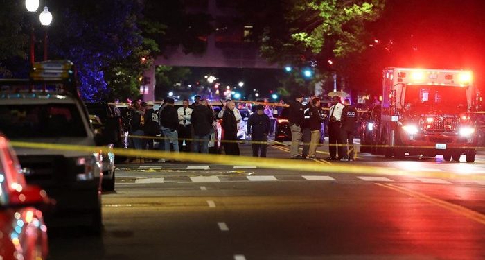 Situasi di lokasi usai dua staf Kedubes AS ditembak mati di Washington DC (dok. REUTERS/Jonathan Ernst)
