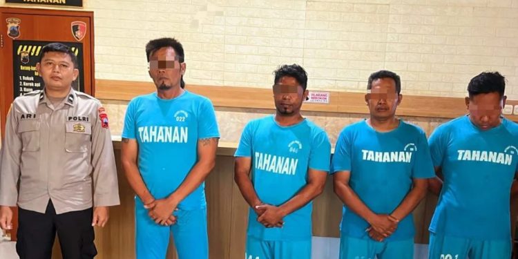 Anggota Grib Jaya rusak aset PT KAI di Semarang (dok. istimewa)