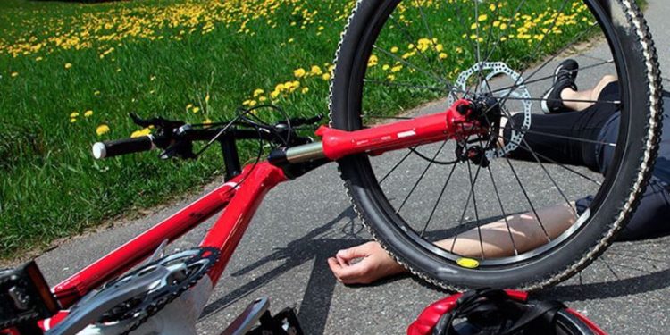 Ilustrasi mobil tabrak pesepeda (dok. istimewa)