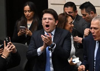 Calon Presiden Kolombia sekaligus senator oposisi, Miguel Uribe (39), menjadi korban penembakan (dok. AFP)