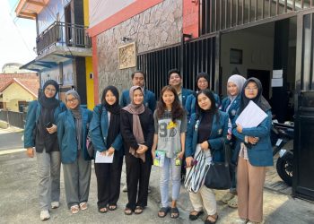 Mahasiswa KKN Undip beri penyuluhan ke pemilik indekos di Tembalang Semarang (dok. istimewa)