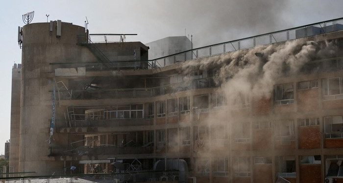 Rudal Iran menghantam rumah sakit terbesar di Israel (dok. Reuters)