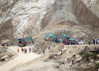 Tambang longsor di Gunung Kuda Cirebon (dok. Antara)
