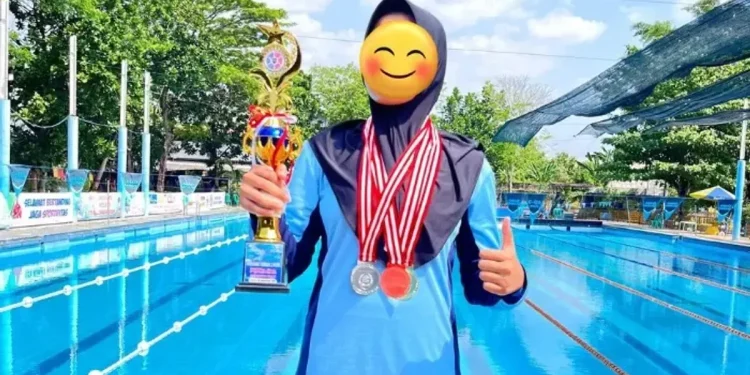 Siswi MAN 1 Tegal diduga dikeluarkan karena tidak memakai baju renang syar’i saat lomba Popda meski juara. (dok. istimewa)