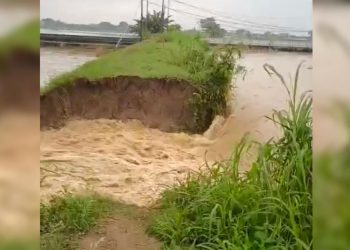 Tanggul sungai di Desa Rowosari, Kabupaten Grobogan jebol (dok. istimewa)