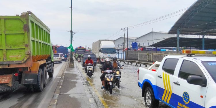 Banjir rob di jalur pantura Semarang-Demak (dok. istimewa)