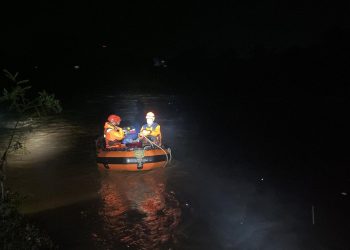 Pekerja proyek terseret banjir bandang di Sungai Klawing Purbalingga (dok. istimewa)