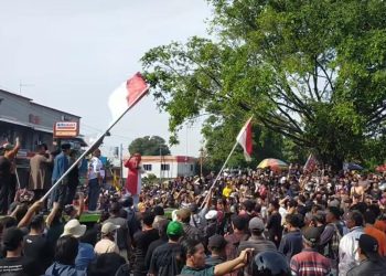 Warga Pati demo Bupati Sudewo untuk mundur di Alun-alun Pati, Rabu (13/8/2025). (dok. istimewa)