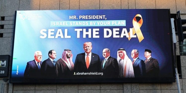 Baliho yang menunjukkan kampanye propaganda Israel dan AS dengan menampilkan foto pemimpin negara muslim (dok. istimewa)