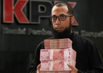 Ustaz Khalid Basalamah kembalikan uang ke KPK (dok. istimewa)