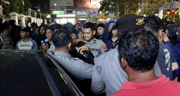 Eks inisiator Aliansi Masyarakat Pati Bersatu, Ahmad Husein Hafid, nyaris dimassa warga usai diduga mabuk dan provokatif di posko aksi. (dok. istimewa)