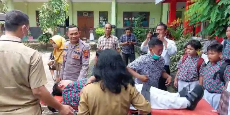 Puluhan siswa SDN Ungaran 01 keracunan makan bergizi gratis (dok. istimewa)