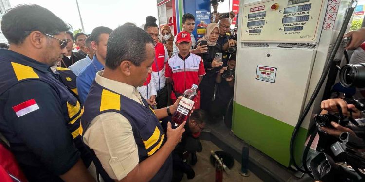 Menteri ESDM Bahlil Lahadalia cek SPBU di Jawa Timur (dok. istimewa)