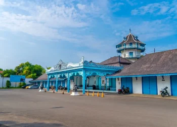 Kekosongan takhta Keraton Kasunanan Surakarta setelah wafatnya PB XIII menimbulkan dua kandidat penerus, yaitu KGPH Mangkubumi dan KGPAA Hamengkunegoro. (dok. istimewa)