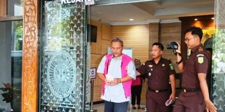 Dirut PT DUM berinisial CWW ditahan Kejari Semarang atas dugaan korupsi fasilitas kredit fiktif senilai Rp 13,8 miliar. (dok. istimewa)