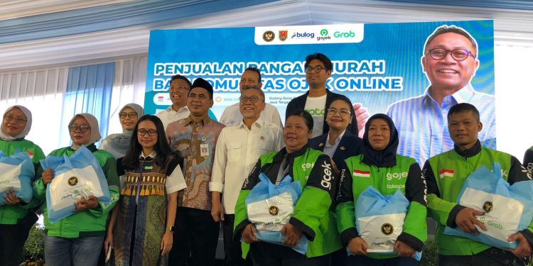 Menko Pangan Zulhas Bagi Sembako Murah ke Ratusan Ojol di Semarang, Cokro: Terima Kasih Pak