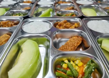 Penyaluran Program Makan Bergizi Gratis (MBG) di SMKN 11 Semarang dihentikan sementara usai dugaan keracunan 75 siswa. (dok. istimewa)