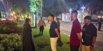 Seorang wanita diduga hendak bunuh diri di depan Istana Merdeka, Jakarta. (dok. istimewa)