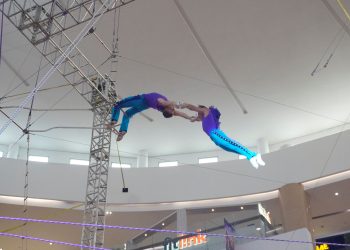 The Park Semarang menghadirkan pertunjukan akrobat internasional Magical Journey on Flying Trapeze dari Rusia pada 14–29 Maret 2026 sebagai hiburan Ramadan dan libur Lebaran. (dok. istimewa)