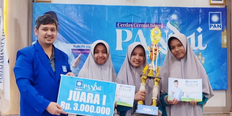 MA Muhammadiyah Majenang meraih juara pertama Cerdas Cermat Islami PANDai Jawa Tengah 2026 yang digelar DPW PAN Jateng di SMK Muhammadiyah Sampang, Cilacap. (dok. istimewa)