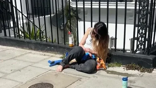 Mahrah Al Nahyan, anggota keluarga kerajaan Abu Dhabi, mengaku bersalah atas dakwaan penelantaran anak setelah ditemukan tak sadarkan diri di London. Ia dijatuhi hukuman kerja sosial selama dua tahun. (dok. istimewa)
