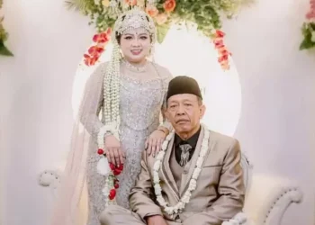 Sosok Mbah Tarman nikahi gadis di Pacitan pakai mahar Rp 3 miliar. (dok. istimewa)
