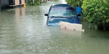 Banjir melanda Kota Semarang dan sekitarnya mengakibatkan 3 warga tewas dan satu masih hilang (dok. Kompas.com)