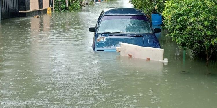 Banjir melanda Kota Semarang dan sekitarnya mengakibatkan 3 warga tewas dan satu masih hilang (dok. Kompas.com)