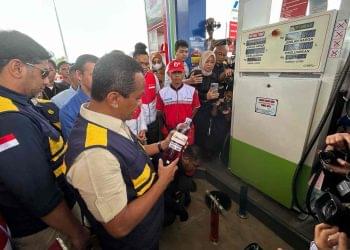 Menteri ESDM Bahlil Lahadalia cek SPBU di Jawa Timur (dok. istimewa)